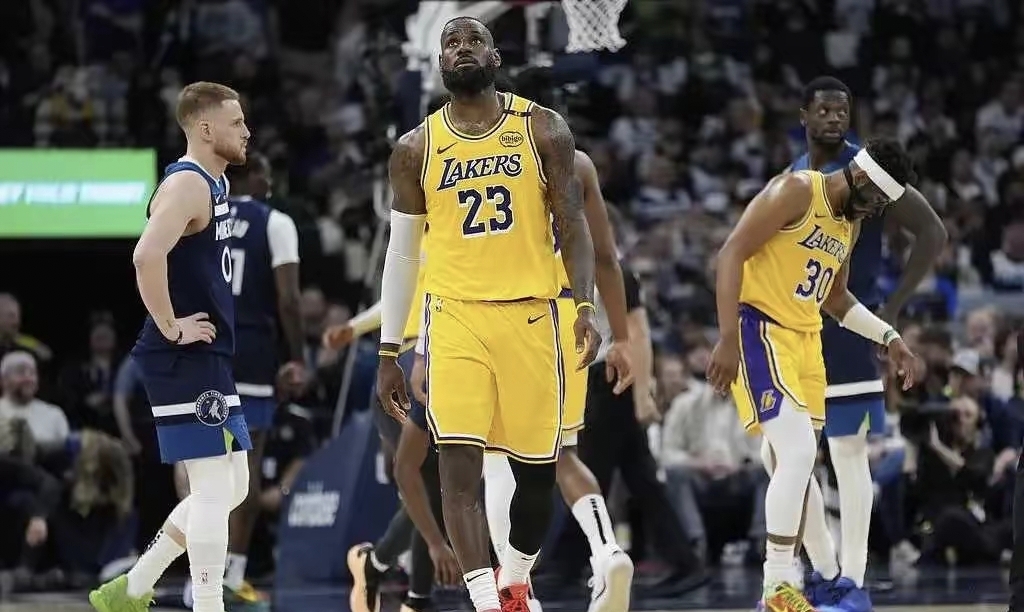 NBA重磅对决：库里迎战詹姆斯，球迷沸腾的简单介绍