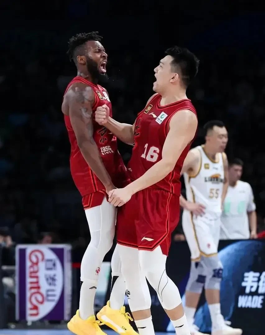 开云体育在线-CBA赛场气氛火爆,球迷热情高涨