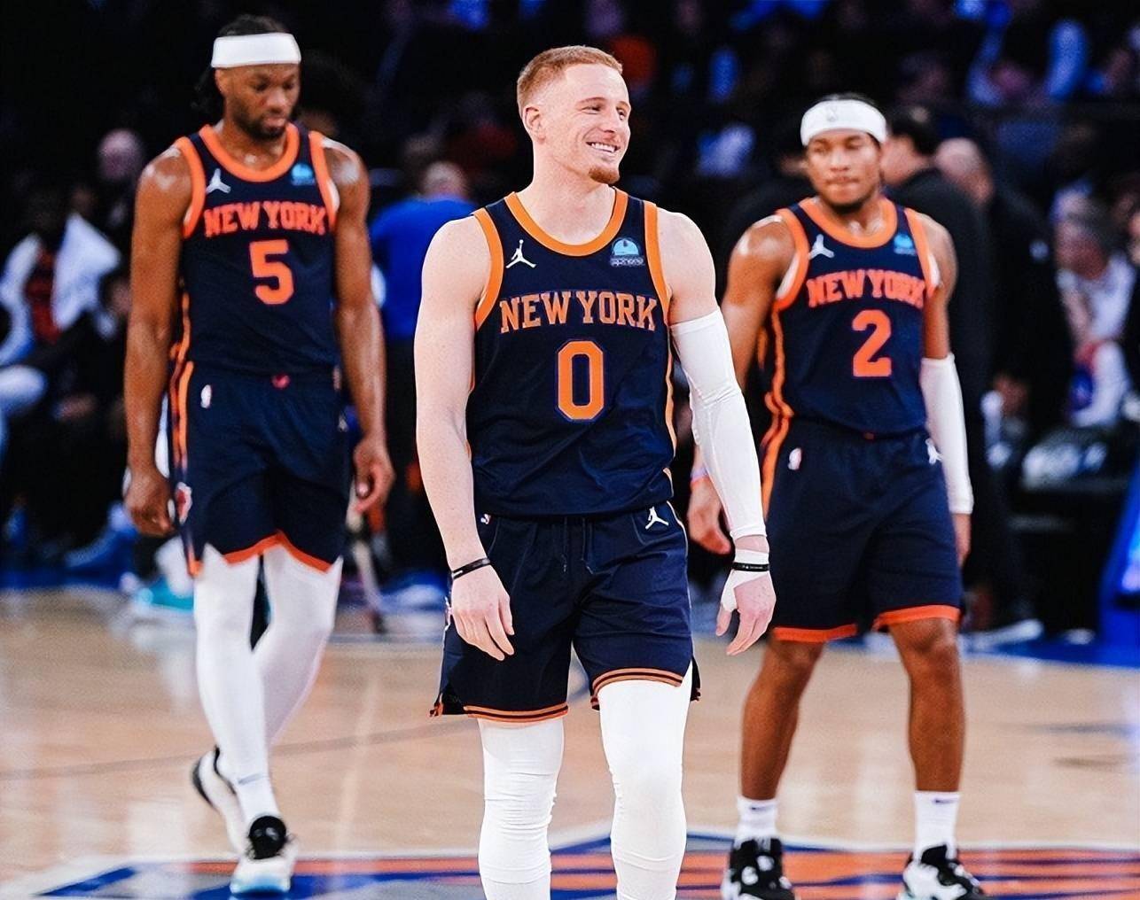 开云体育平台APP-尼克斯队场上斗志十足,球迷感动落泪