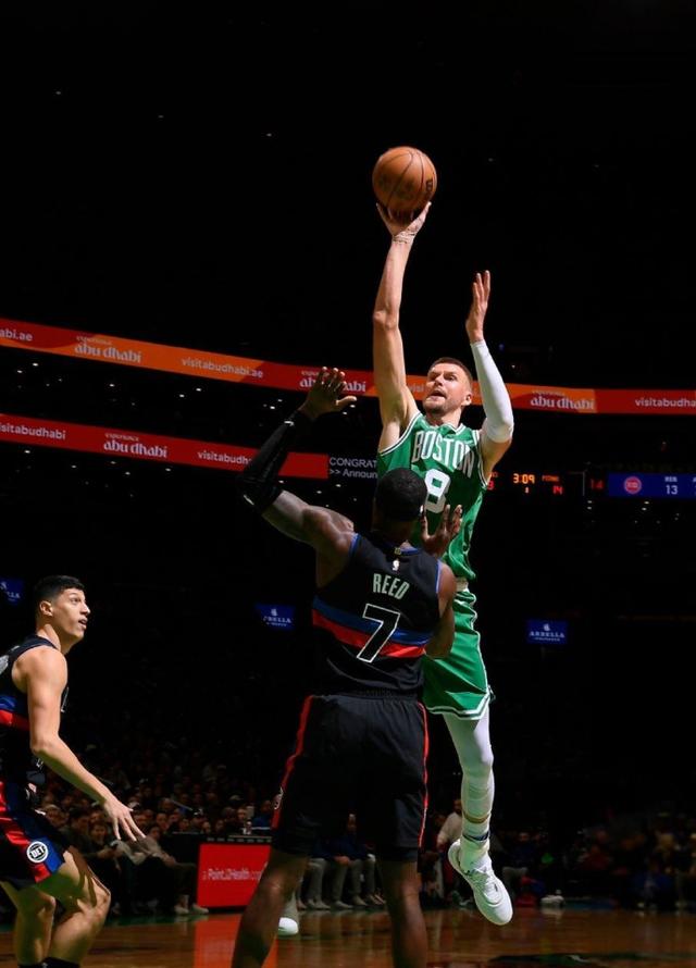 关于美国男篮鏖战澳大利亚男篮，波尔津吉斯高光表现的信息