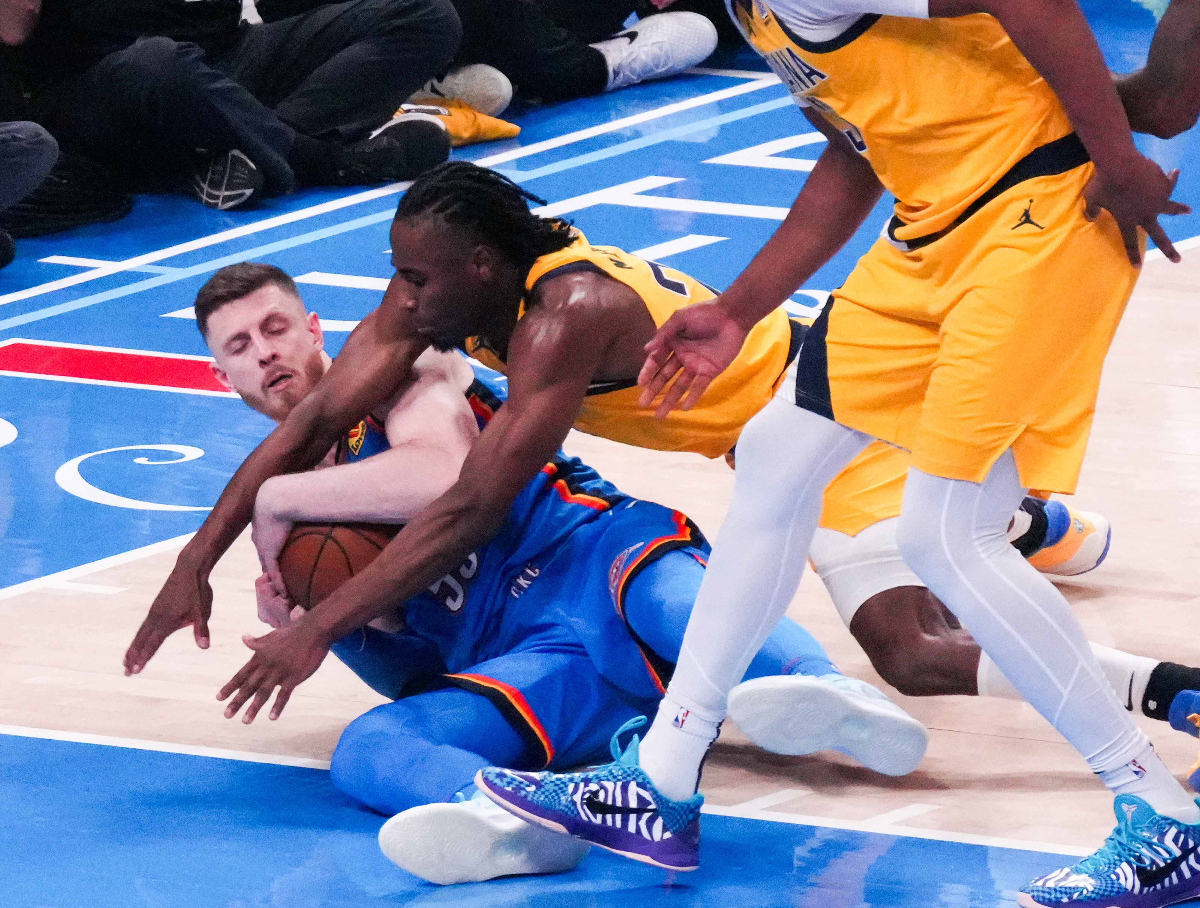 勇士客场击败雷霆,取得五连胜 勇士客场击败雷霆,取得五连胜