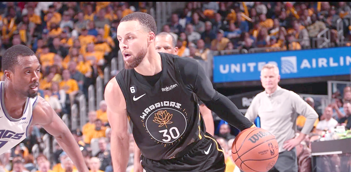 勇士客场战胜篮网，全场领先