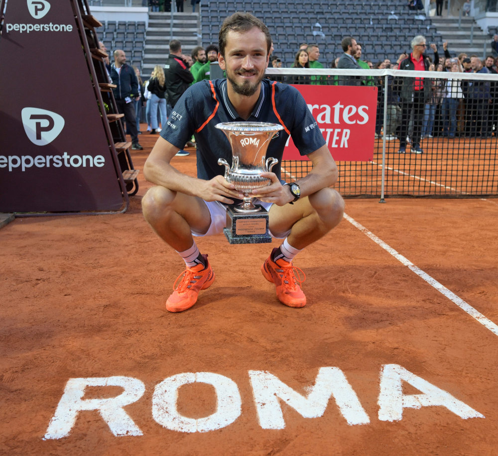 包含欧洲网球队翻盘意大利网球队，梅德韦杰夫送出助攻的词条