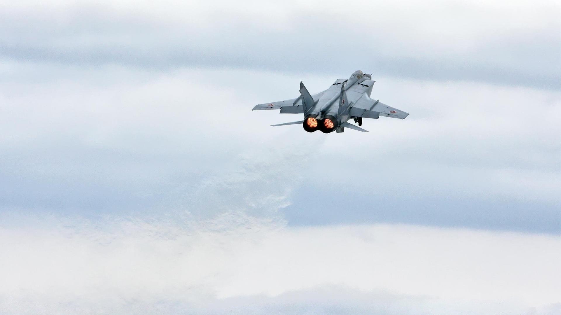 开云平台-英格兰大脑跨越边界，贝林厄姆在希腊与马里之战中的隐形指挥