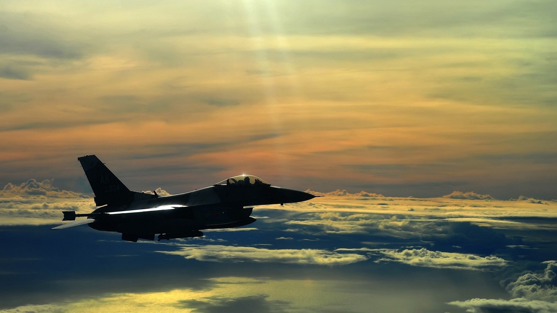 引擎咆哮与绿茵硝烟,F1街道赛与马赛雷恩对决的双城记