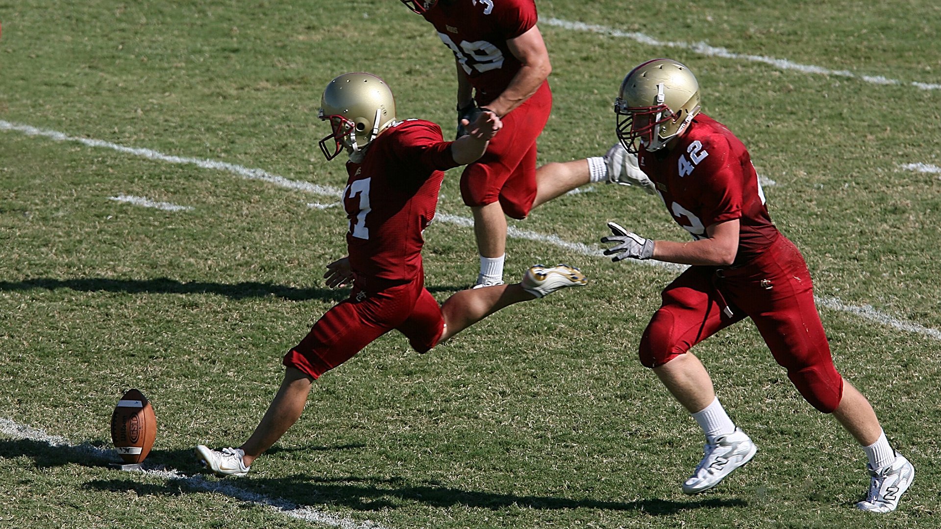 F1街道赛之夜，当凯恩用轮胎在霓虹中雕刻王权